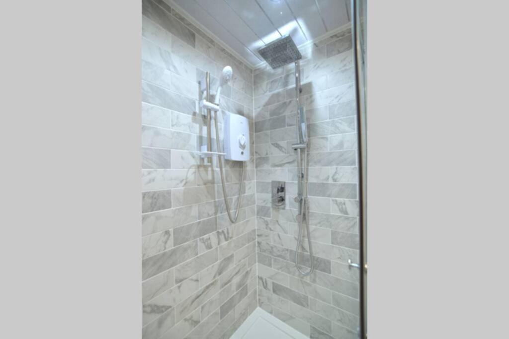 Executive Central Self Contained Flat By Cozynest Reading Exterior foto